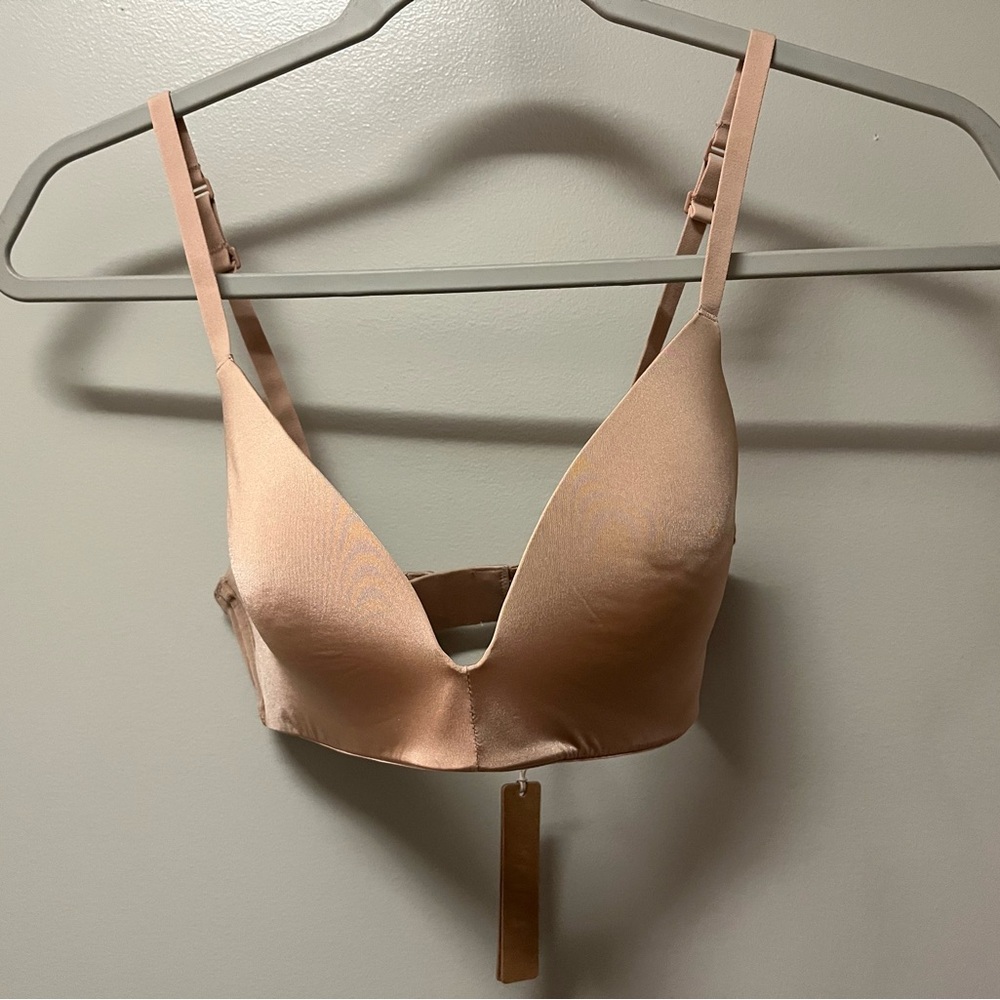 Skims wireless form t-shirt bra